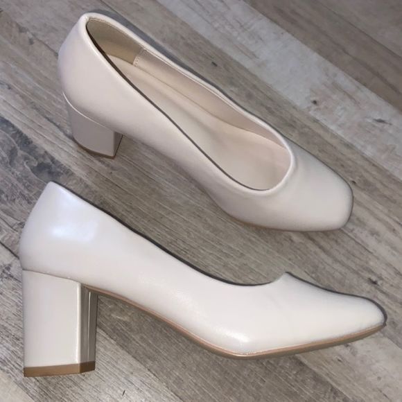 Brand new Halston Ivory Heels - Picture 1 of 6